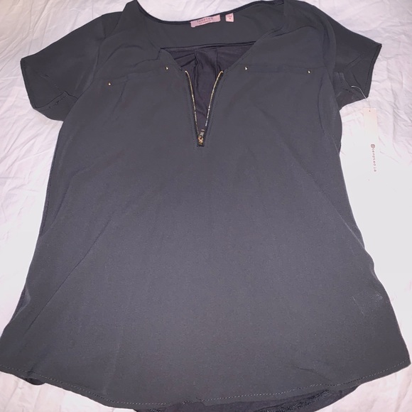 Small Zip up Gray Blouse - Picture 4 of 8